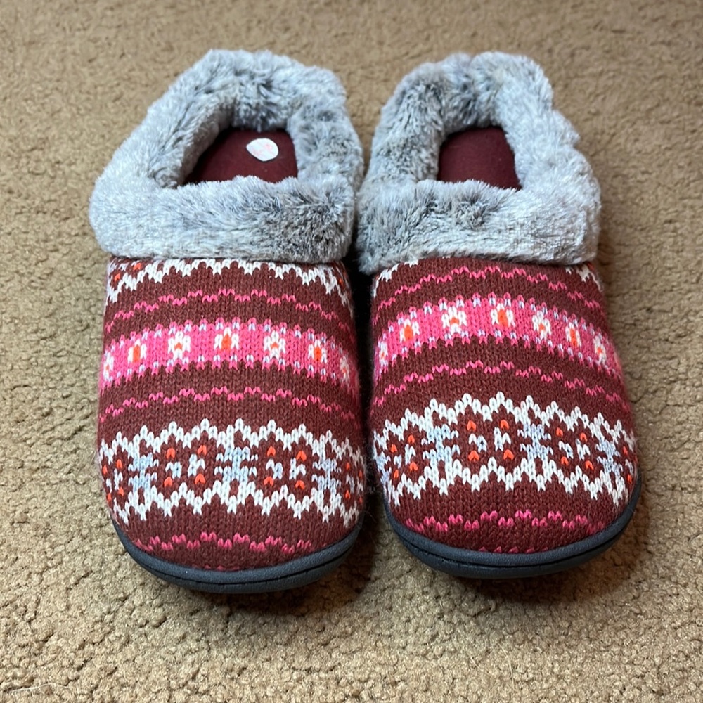 Fuzzy slippers size Large